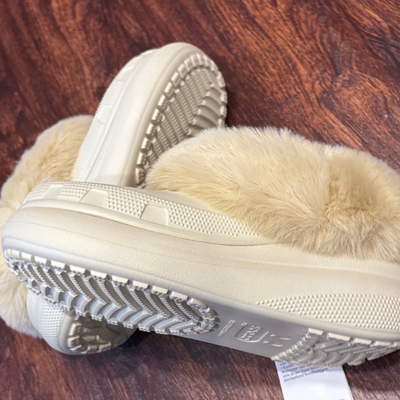 CROCS Cozy Fur-Lined Clogs - Cream - Picture 6 of 8